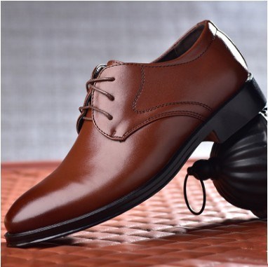 Business Schuhe Herren in Braun – klassisches Design für Büro und Anlassusiness Schuhe Herren in Schwarz – eleganter Schnürschuh mit glattem Lederfinish