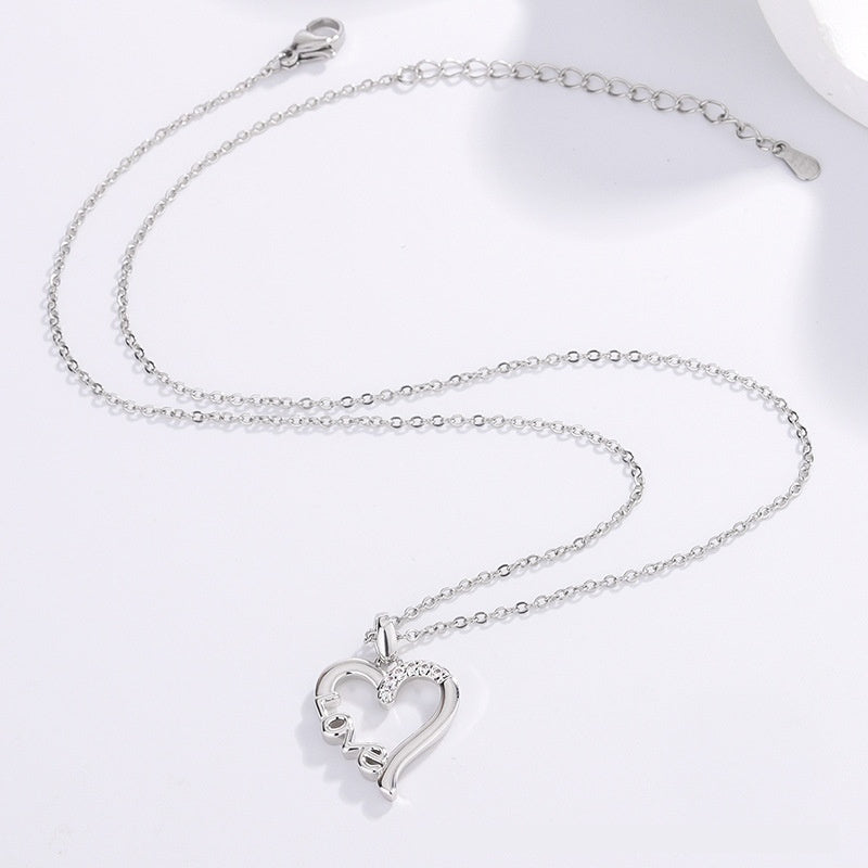 LOVE Halskette Damen - feine Gliederkette mit Herzanhänger in Silberoptik